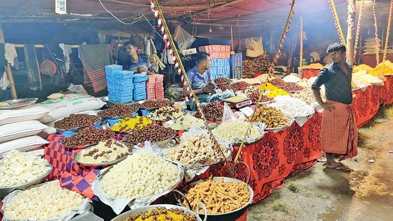 উৎসবের আনন্দে অর্থনীতির স্পন্দন