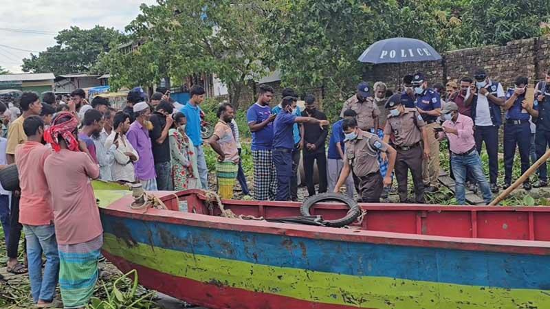 মেঘনায় ভাসছিল অজ্ঞাত তিন মরদেহ