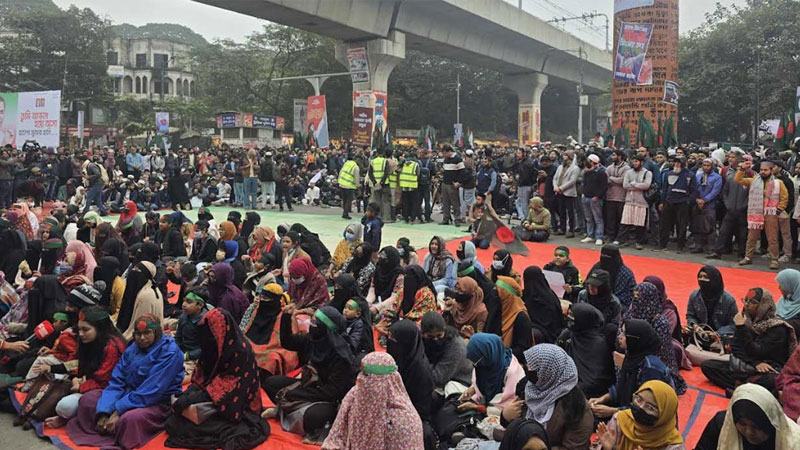 চতুর্থ দিনের মতো শাহবাগে ইনকিলাব মঞ্চের অবরোধ
