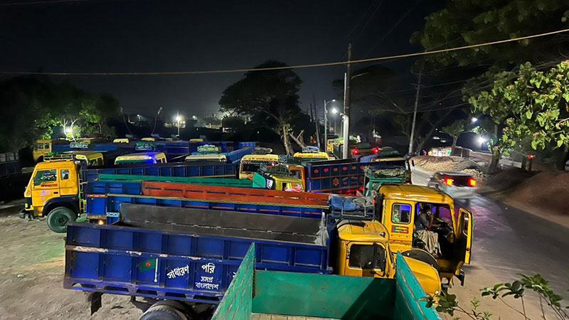 উত্তরাঞ্চলে তীব্র ডিজেল সংকটে বন্ধ ৪ হাজার পণ্যবাহী পরিবহন