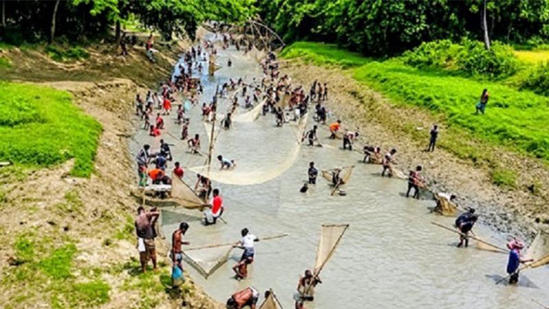 জমে উঠেছে পলো বাউয়া উৎসব