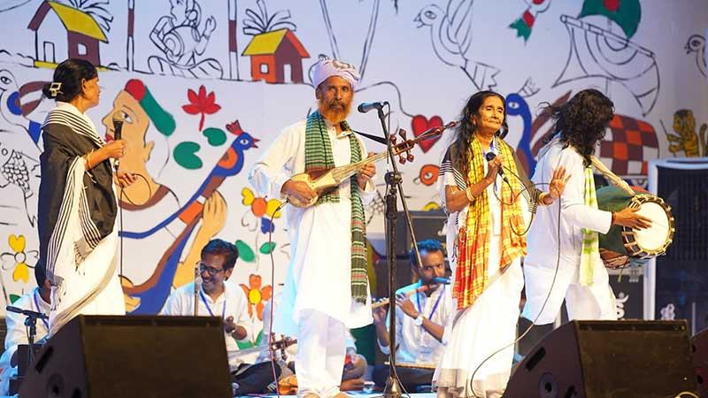 গান-আড্ডায় মুখর কুষ্টিয়ার ছেঁউড়িয়া
