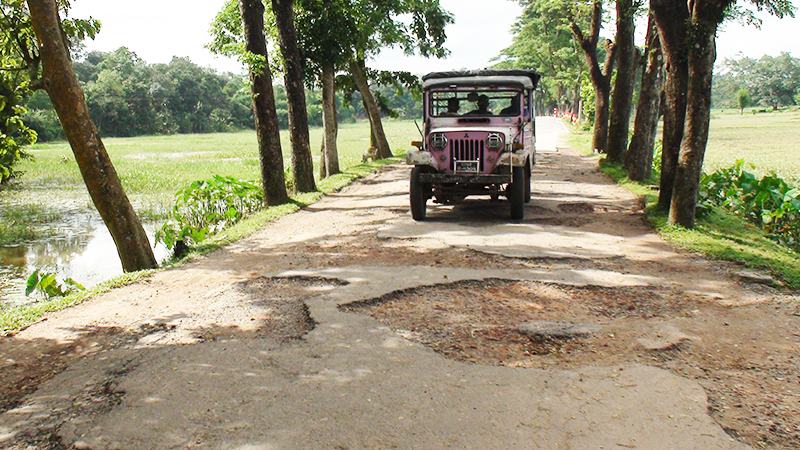 পর্যটন জেলা মৌলভীবাজারের ৬০০ কিমি সড়কে খানাখন্দ উঠে গেছে পিচ