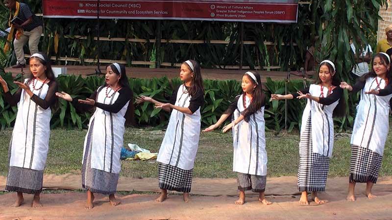 নাচ-গানে নিজস্ব বর্ষকে বিদায় জানাল খাসিয়ারা