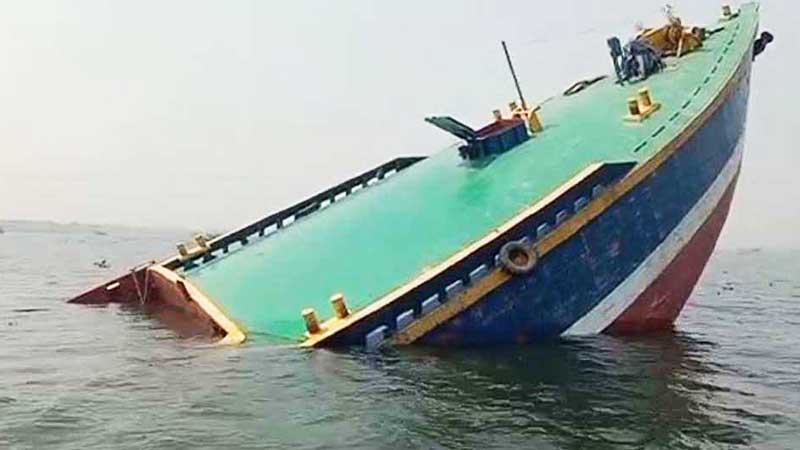 বরিশালে মেঘনায় ডুবল ছয় বাল্কহেড