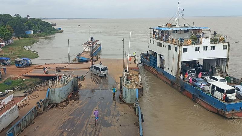 পদ্মায় তীব্র স্রোতে ব্যাহত ফেরি পারাপার, বিআইডব্লিউটিসির সতর্কতা জারি