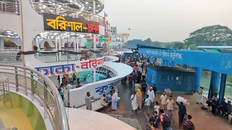 কর্মস্থলে ফিরছে মানুষ বরিশালে সড়ক ও নৌপথে বাড়তি চাপ