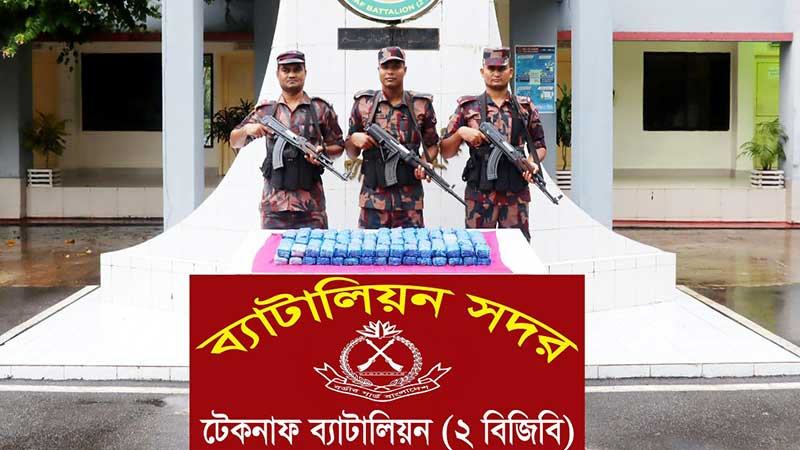 নাফ নদীতে ইয়াবা ফেলে পালাল কারবারিরা