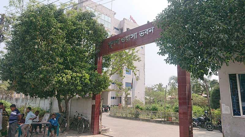খুলনায় পানির দাম বাড়লেও মান ও সেবায় অসন্তোষ