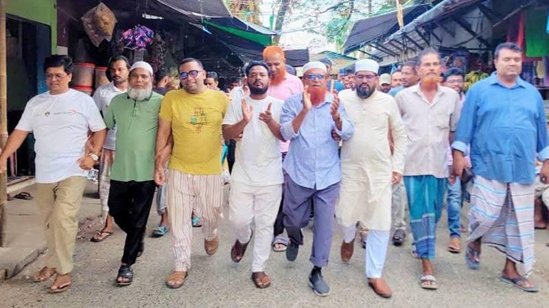 সেন্ট মার্টিনে জাহাজ চলাচলের খবরে আনন্দ মিছিল