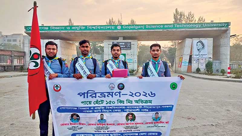 হেঁটে ১৫০ কিলোমিটার পথ ভ্রমণে চার রোভার