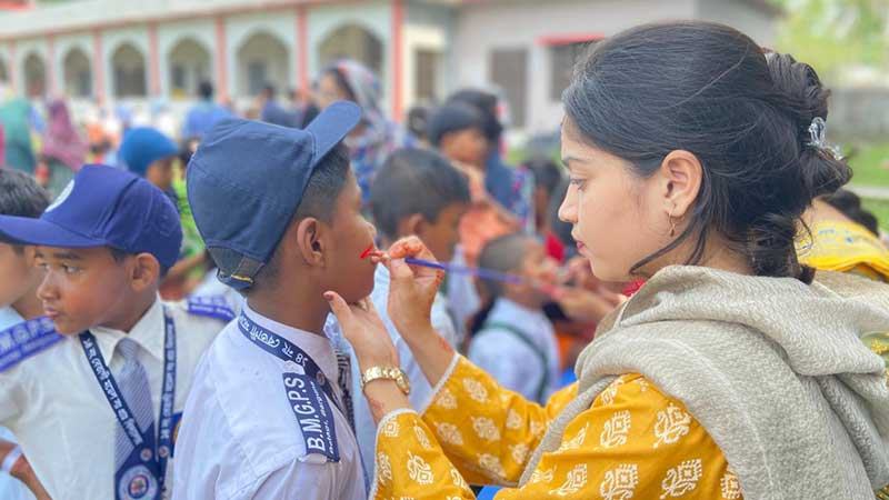 রঙ-তুলিতে মুক্তিযুদ্ধের গল্প
