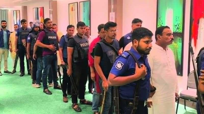 কক্সবাজারে গোপন বৈঠকের সময় ১৮ ইউপি মেম্বার গ্রেফতার