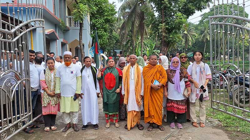 ফেনীতে বিভিন্ন সম্প্রদায়ের মানুষের অংশগ্রহণে শান্তির পদযাত্রা অনুষ্ঠিত