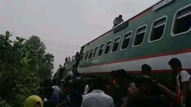 নীলসাগর এক্সপ্রেসের ৯ বগি লাইনচ্যুত, উত্তরবঙ্গের সঙ্গে রেল যোগাযোগ বিচ্ছিন্ন