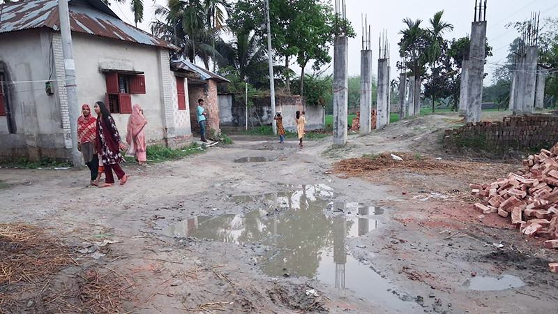 পলাশবাড়ী পৌরসভায় অনুন্নত রাস্তাঘাট, নেই ড্রেনেজ ব্যবস্থা