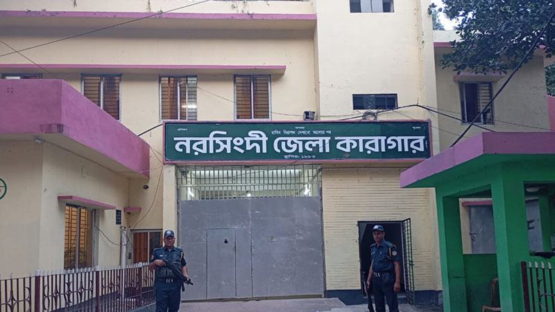 কারাগার থেকে পালানো বন্দিদের এক-তৃতীয়াংশ এখনো ফেরারি