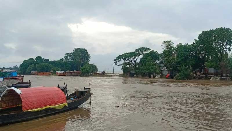 পানিবন্দি জনপদে দুর্ভোগ ঝুঁকিতে মা-শিশুর ভবিষ্যৎ