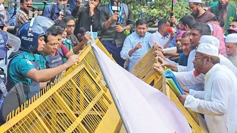 গণভোটসহ ৫ দাবিতে প্রধান উপদেষ্টাকে জামায়াতসহ ৮ দলের স্মারকলিপি