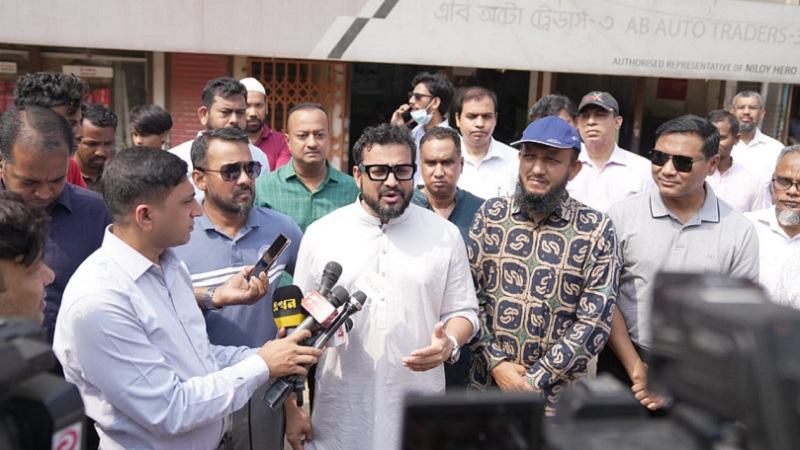 ঈদের আগে ৬০ ফিট রাস্তা চলাচলের উপযোগী হবে