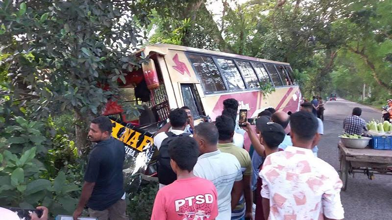 মানিকগঞ্জে বাসের ধাক্কায় মোটরসাইকেল আরোহী মা-মেয়ে নিহত