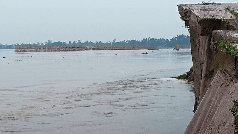 তিস্তা সেতু রক্ষা বাঁধে ভাঙন, হুমকিতে রংপুর লালমনিরহাট সড়ক