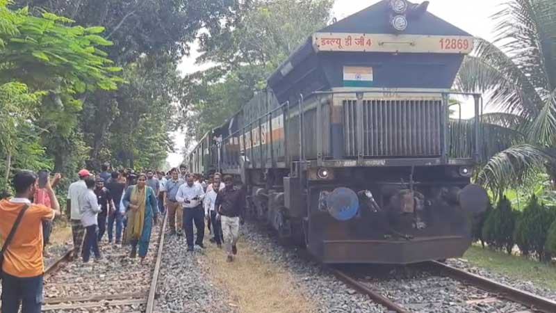 দর্শনায় পৌঁছেছে ভারত থেকে আসা ১৮ রেলকোচ