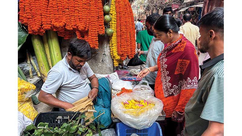 বেলপাতা থেকে মাটির ঘট