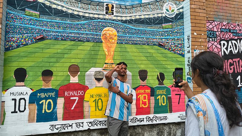 ফুটবল তারকাদের দেয়ালচিত্র এখন জনপ্রিয় ফটো জোন