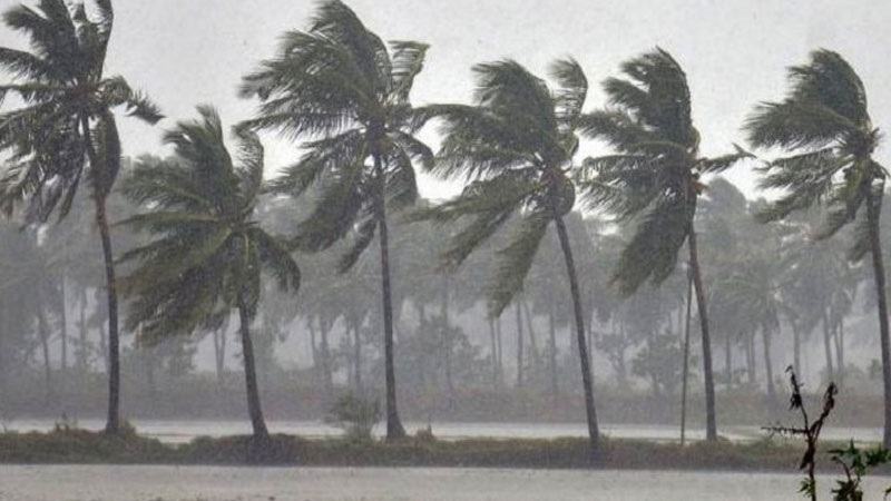 ৭ অঞ্চলে ঝড়-বৃষ্টির আভাস, পার্বত্য ৫ জেলায় ভূমিধসের শঙ্কা