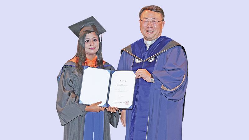 গবেষণায় দ. কোরিয়ায় প্রেসিডেন্ট অ্যাওয়ার্ড পেলেন ইয়াসমিন