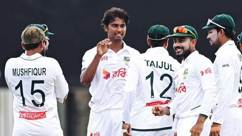 অস্ট্রেলিয়াকে ১৯৮ রানে অলআউট করল বাংলাদেশ
