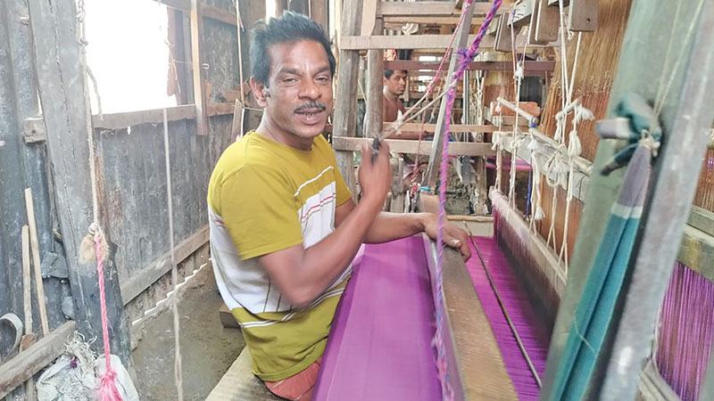 বৈশাখে বেড়েছে টাঙ্গাইলের শাড়ির চাহিদা