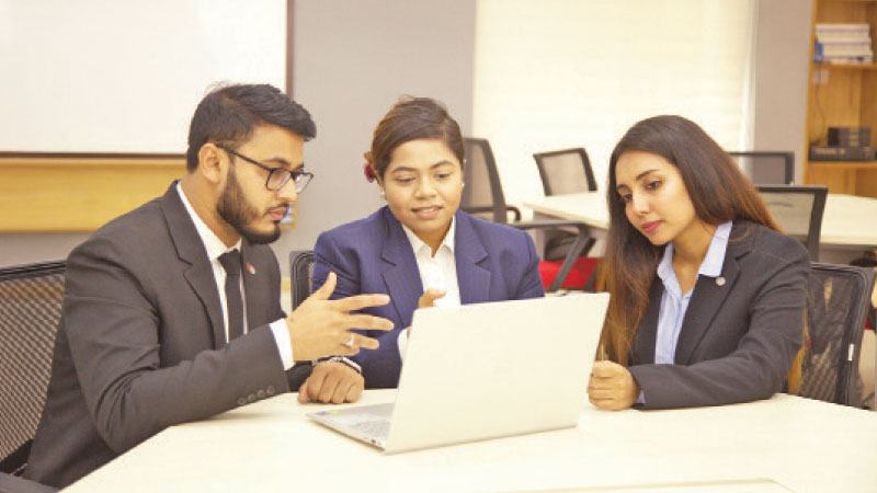 বৈশ্বিকভাবে স্বীকৃত বিজনেস অ্যান্ড অন্ট্রাপ্রেনিউরশিপ স্কুলের সব প্রোগাম