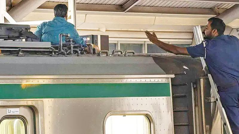 মেট্রোর ছাদে কোথা থেকে উঠেছে তা শনাক্তে লেগেছে ২০ মিনিট: ডিএমটিসিএল এমডি