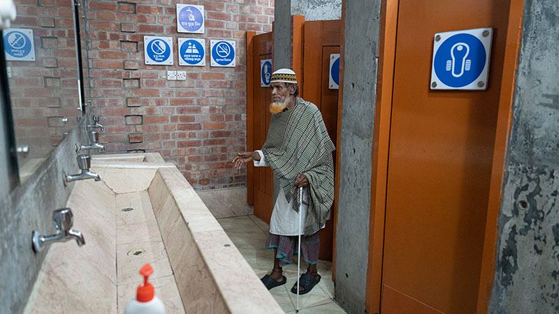 ‘বাংলাদেশে এত ভালো পাবলিক টয়লেট চিন্তাই করা যায় না’