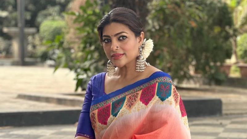 এক বছর পর মঞ্চে ফিরছেন মৌ