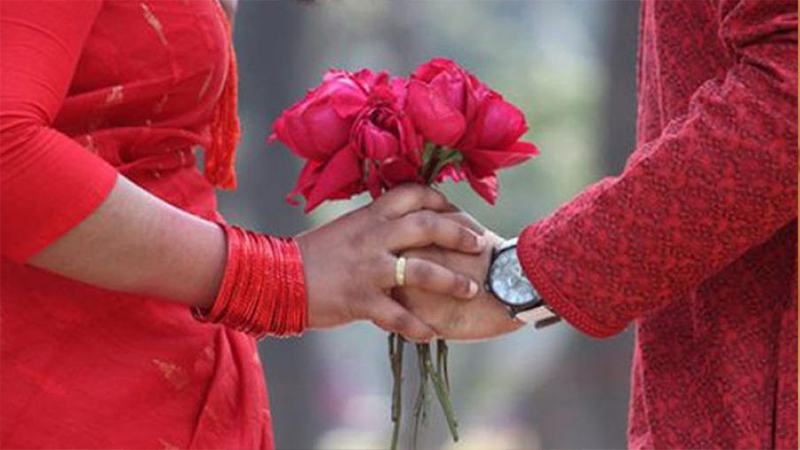 ভালোবাসা দিবসে লাল গোলাপের কেচ্ছা