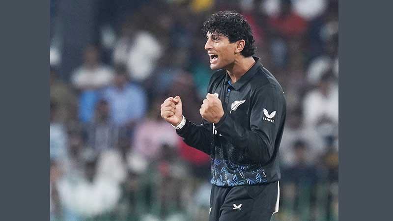 তেইশে ব্যাটের নায়ক রাচিন এবার সফল ঘূর্ণিতে