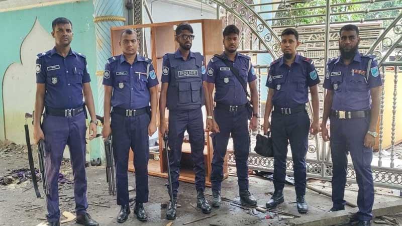 পুলিশের ওপর হামলা ও গাড়ি ভাংচুরের ঘটনায় মামলা