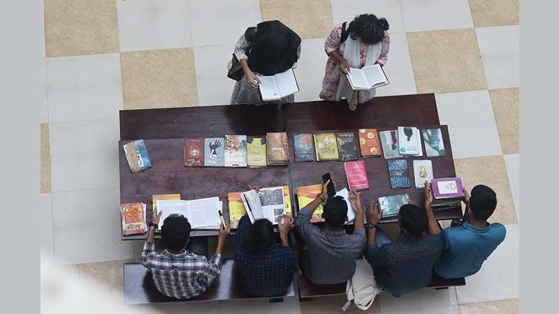 পুরনো বইয়ে নতুন পাঠকের সন্ধান