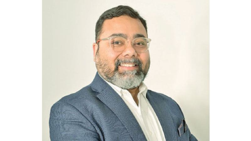 যুক্তরাজ্যের প্রথম বাংলাদেশী উপাচার্য আইইউবির প্রাক্তন শিক্ষার্থী অধ্যাপক ওসামা খান