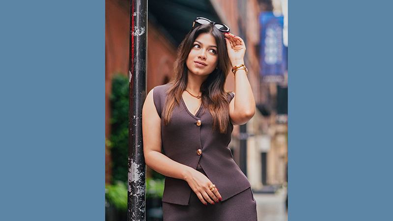 ভিউয়ে এগিয়ে পারসার ‘অথবা তুমি আমি’