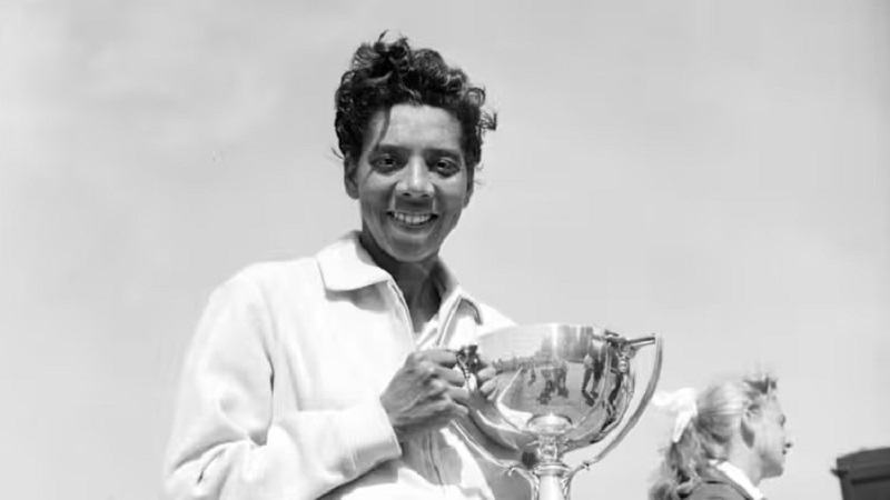 প্রথম কৃষ্ণাঙ্গ হিসেবে উইম্বলডন জিতে ইতিহাস গড়েন  আলথিয়া