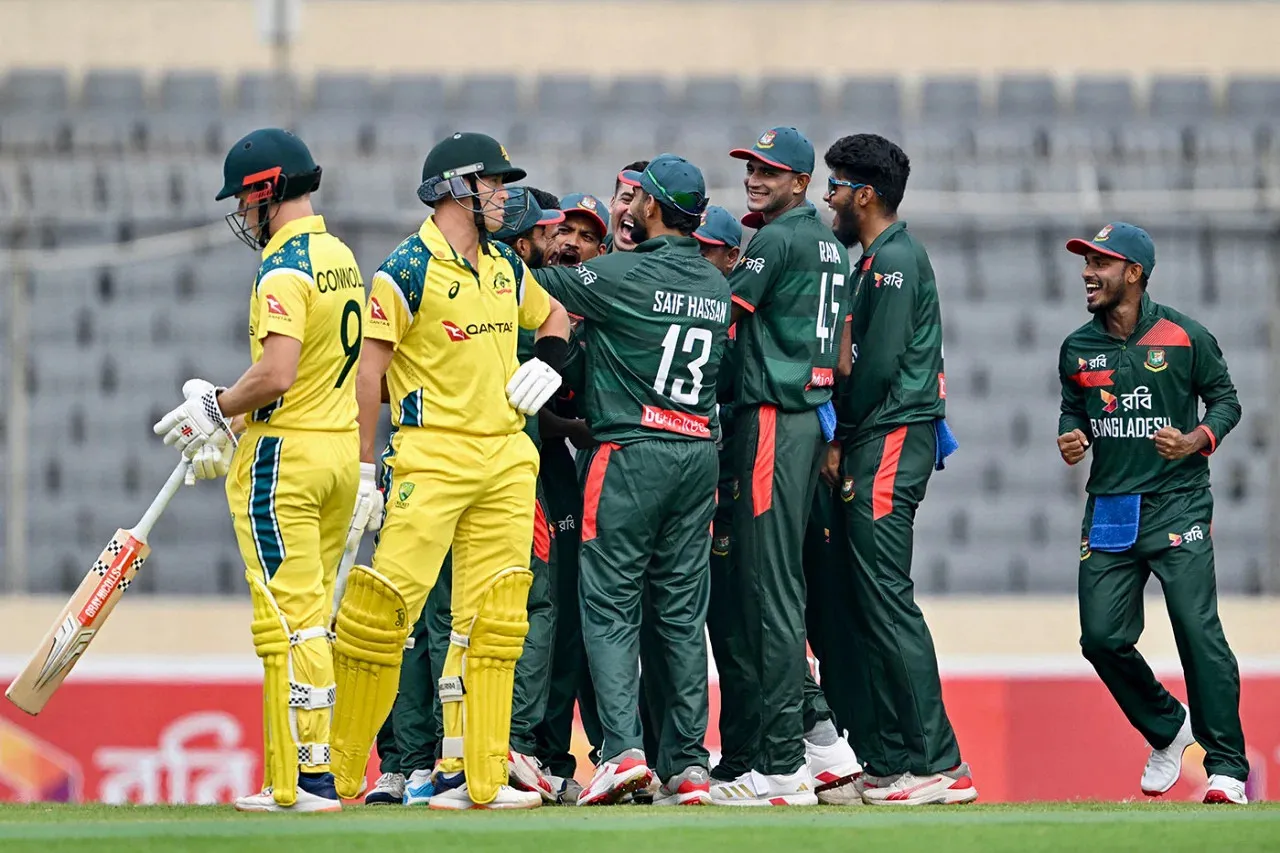 বার্টলেট ও ল্যাবুশেনের ব্যাটে লড়াইয়ের পুঁজির সংগ্রহের পথে অস্ট্রেলিয়া, বৃষ্টির বাধা