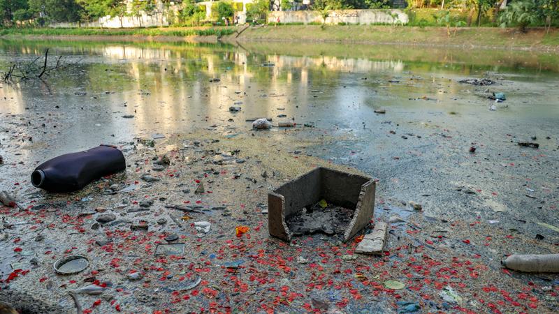 ঢাকার লেকগুলো পরিণত হয়েছে অভিজাত এলাকার পয়োবর্জ্যের আধারে