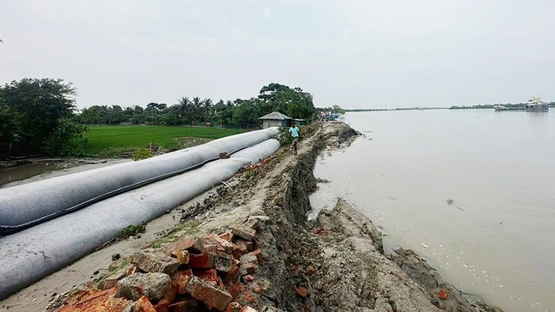 ঘূর্ণিঝড় দানা নিয়ে উৎকণ্ঠায় উপকূলবাসী