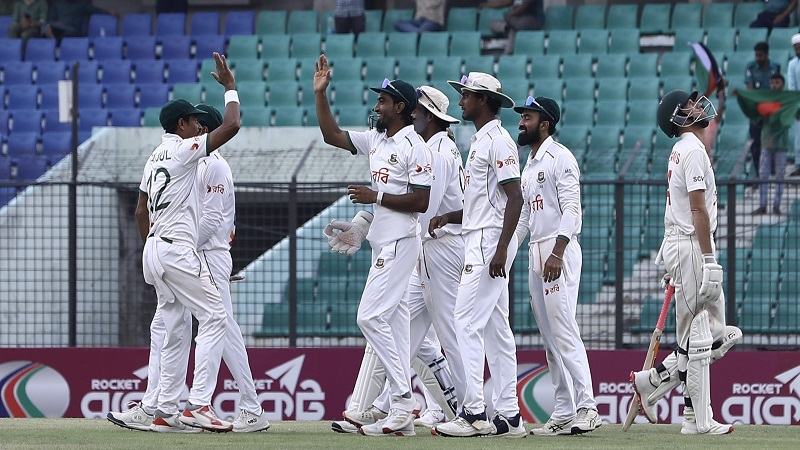 তাইজুলের ৫ উইকেট, জিম্বাবুয়ের ৯ উইকেট নেই