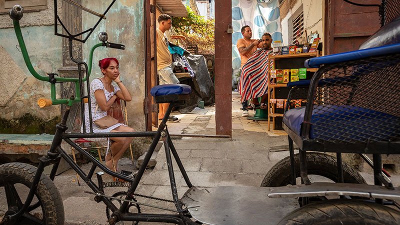 Cuba--No-money,-no-fuel,-no-torists