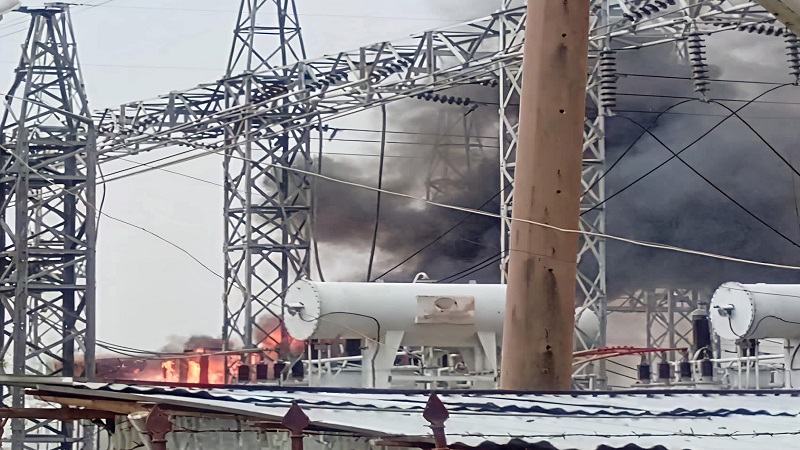 সাতক্ষীরায় পাওয়ার গ্রিড লাইনে আগুন, জেলা জুড়ে বিদ্যুৎ সরবরাহ বন্ধ